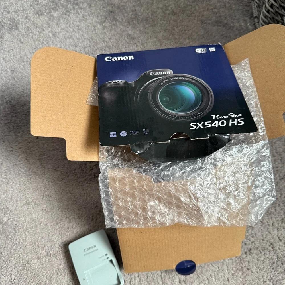 Canon Black Digital Camera with Zoom Lens